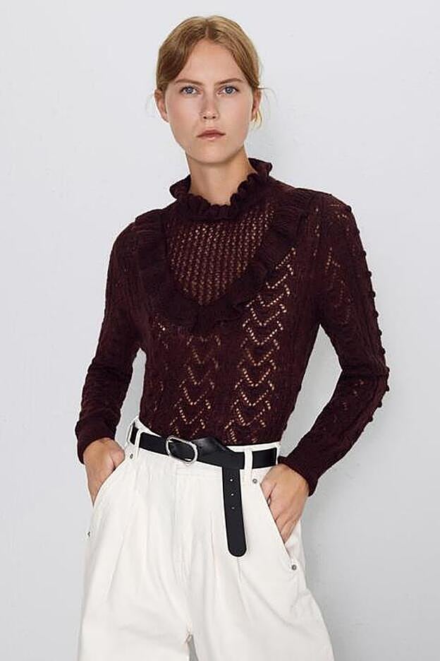 La versión granate del jersey de Zara que lleva la influencer Mery Turiel.