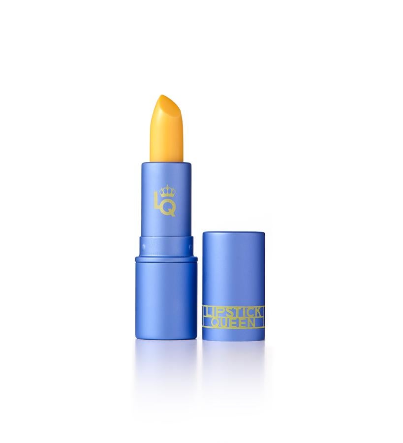 Este labial mágico que se transforma de un asombroso amarillo a un luminoso melocotón con reflejos coral, además de resultar sumamente favorecedor, es un gran producto con efectos hidratantes gracias a su contenido en manteca de karité, vitamina E y aceite de girasol. (23 €).