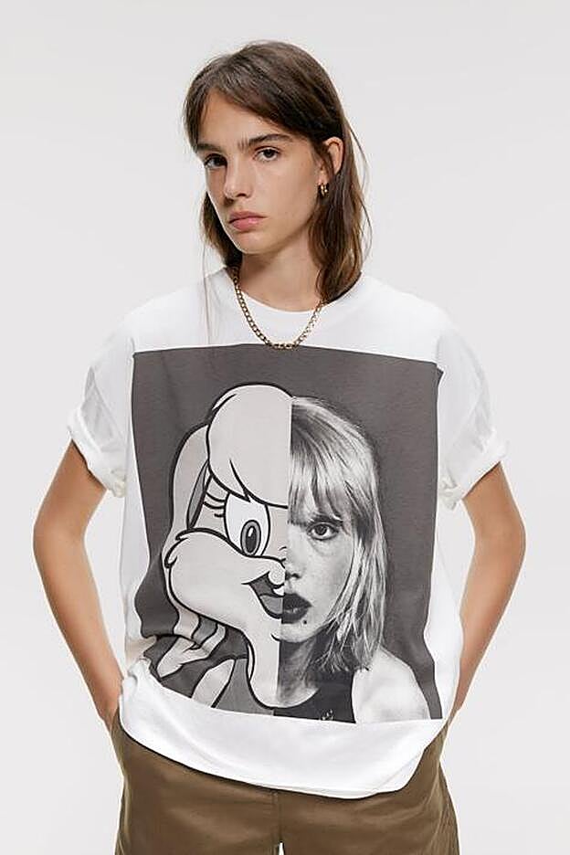 Camiseta oversize de Zara que ha llevado Violeta Mangriñán.