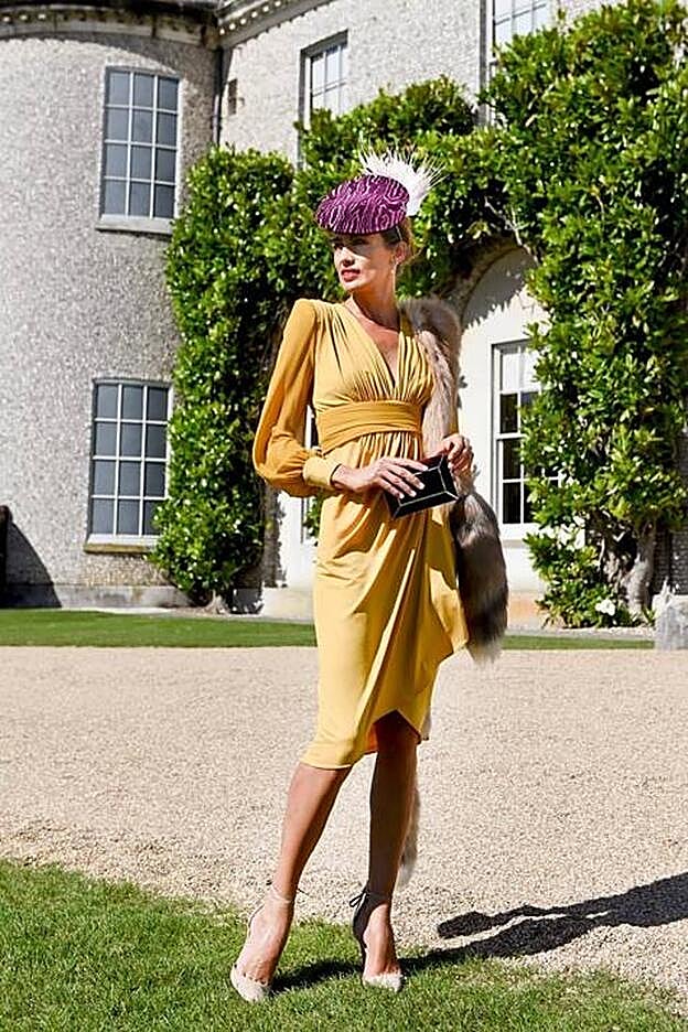 Este es look perfecto de invitada que ha llevado Nieves Álvarez.