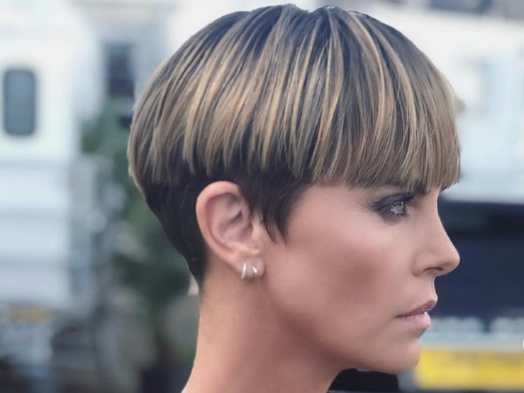Fotos: Los 8 looks de pelo que han convertido a Charlize Theron en la mujer perfecta