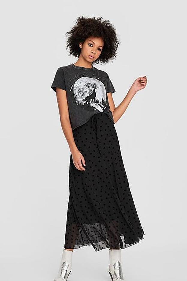 Falda midi de la nueva colección de Stradivarius.