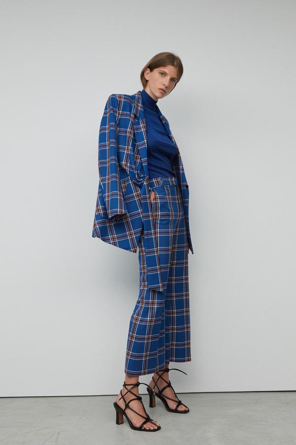 Traje de cuadros escoceses en tonos azules, de Sfera (35,99 el pantalón y 59,99 la chaqueta).