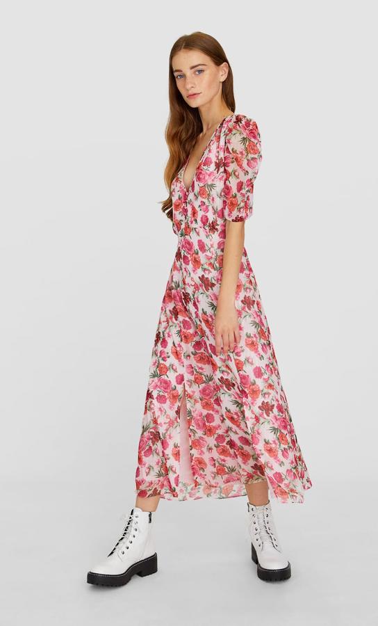 Vestido de Stradivarius (25,99 euros).