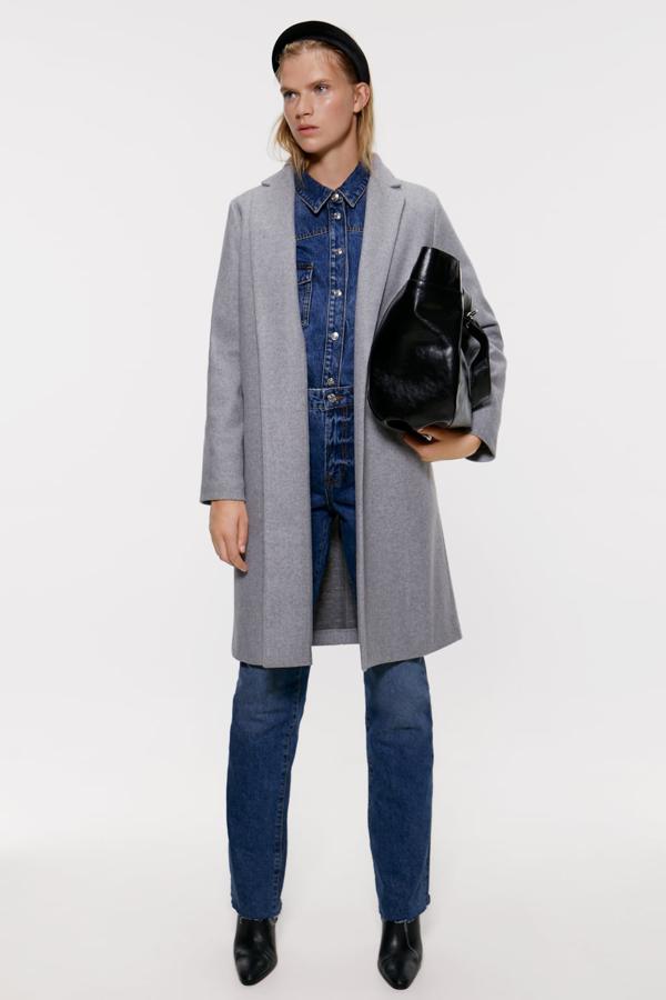 Abrigo de paño gris sin botones por 29,95 euros.