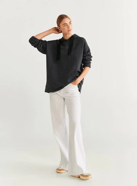 Sudadera con capucha de Mango. (25,99 euros).