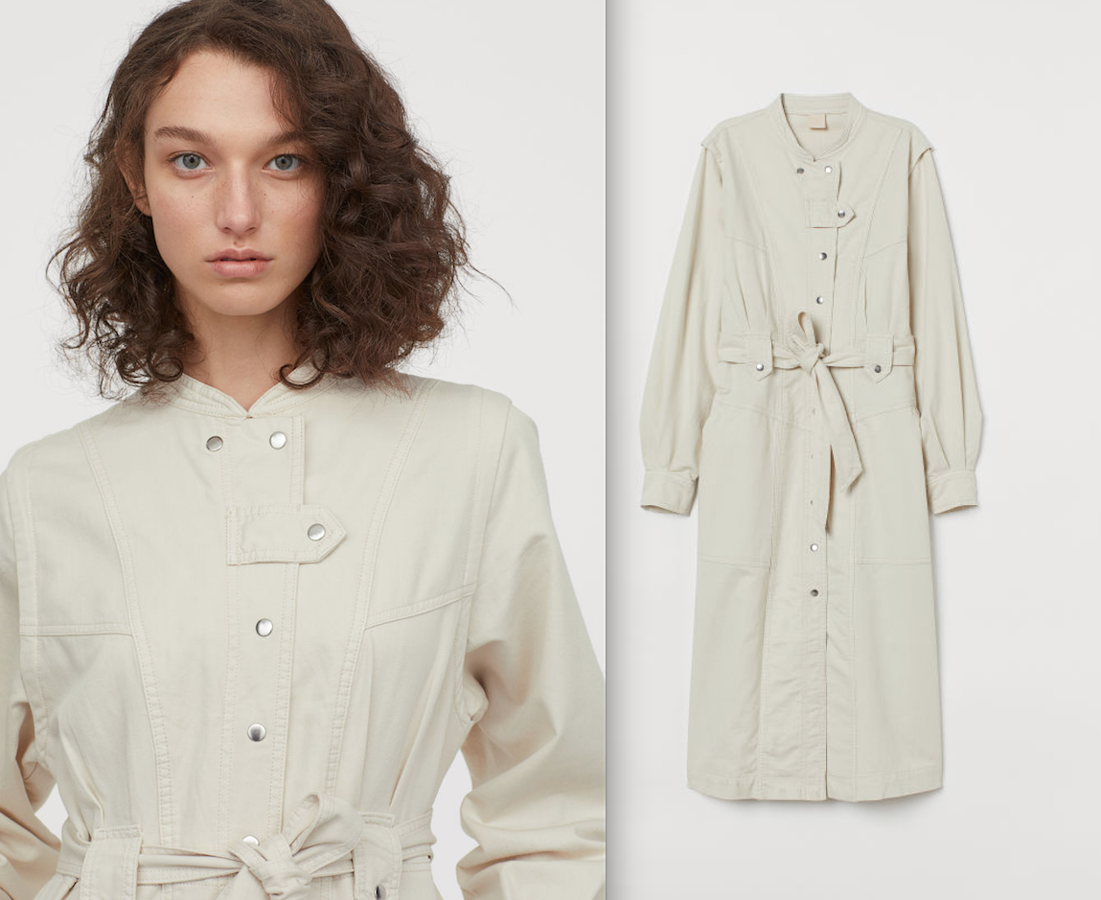 Espectacular vestido camisero con cierres metálicos a presión y cuello mao ochentero (H&M, 59,99 euros). Está confeccionado en sarga lavada de algodón suave. Lleva tapeta de botones cruzada con trabilla decorativa, mangas amplias extralargas con puños sencillos, maxibolsillos de parche delante, trabillas para el cinturón con botones de presión y cinturón de anudar de quita y pon con elástico central. Incluye una costura en la cintura con pliegues para un corte más ajustado.
