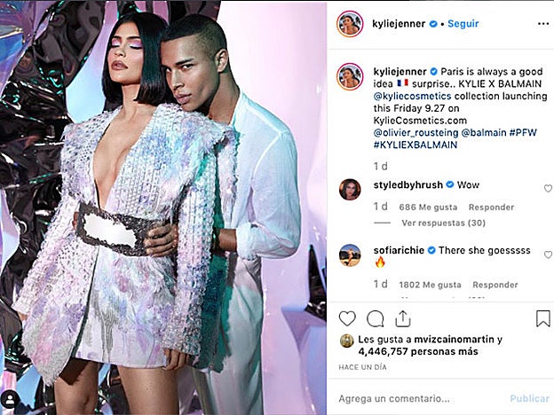Con esta imagen junto a Olivier Rousteing, director creativo de Balman, Kylie ha anunciado la colaboración de su marca de maquillaje con la firma de moda.