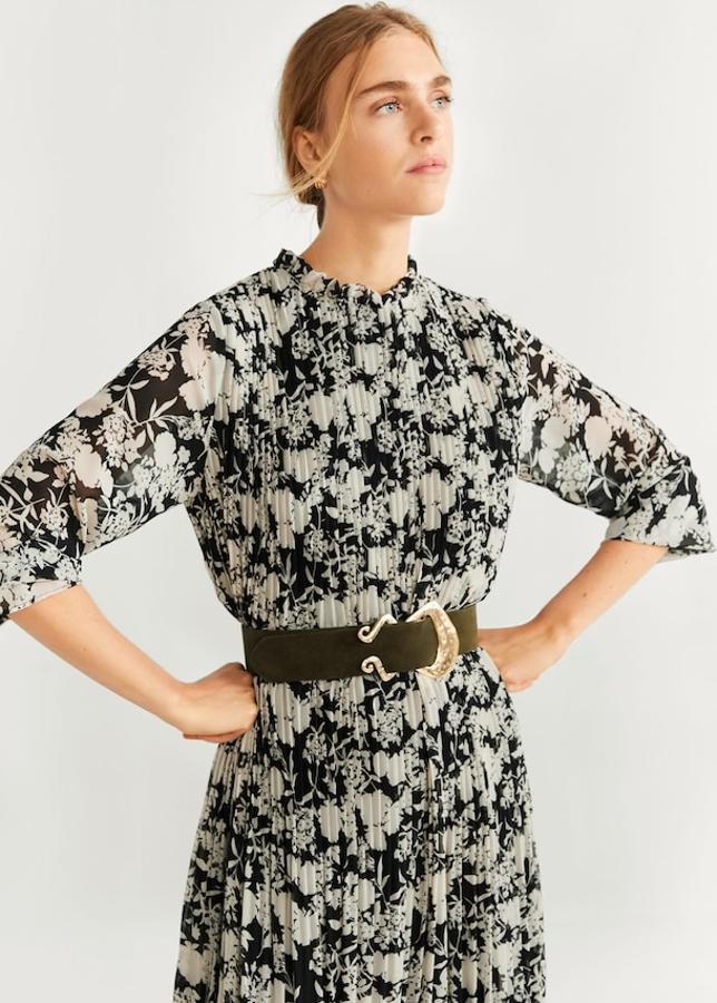 Cinturón en piel cien por cien con una preciosa hebilla decorada (Mango, 25,99 euros).