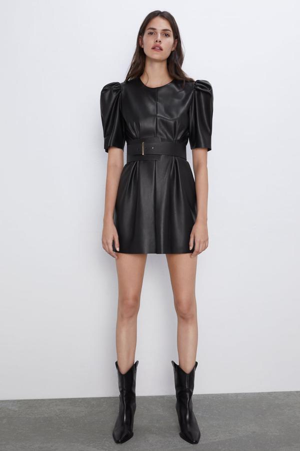 Cinturón tipo fajín desestructurado, con cierre a presión y pasador metálico (Zara, 17,95 euros).