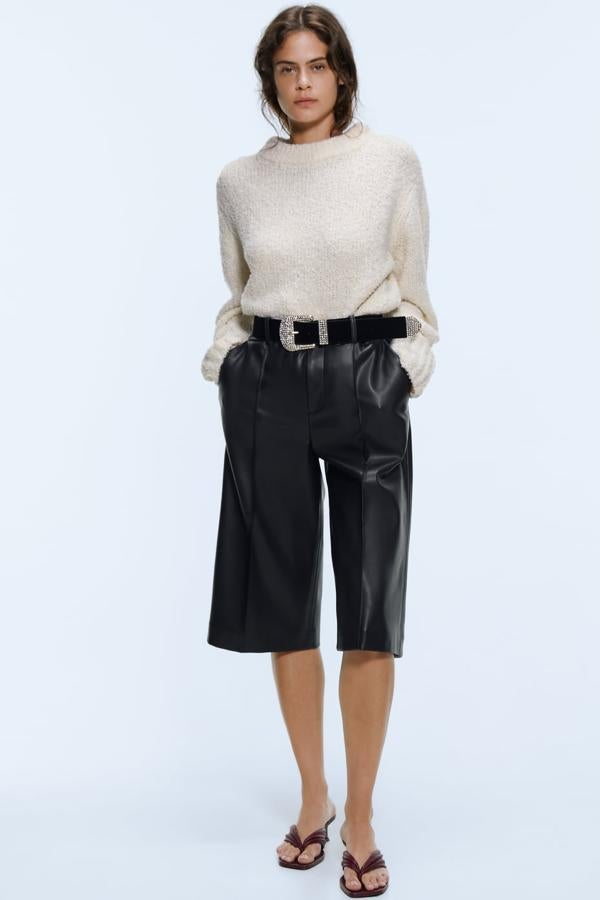 Cinturón forrado en terciopelo con hebilla metálica con aplicación joya (17,95 euros).