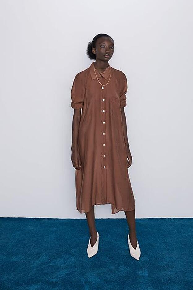 Vestido camisero de los Special prices de Zara (19,99 euros).