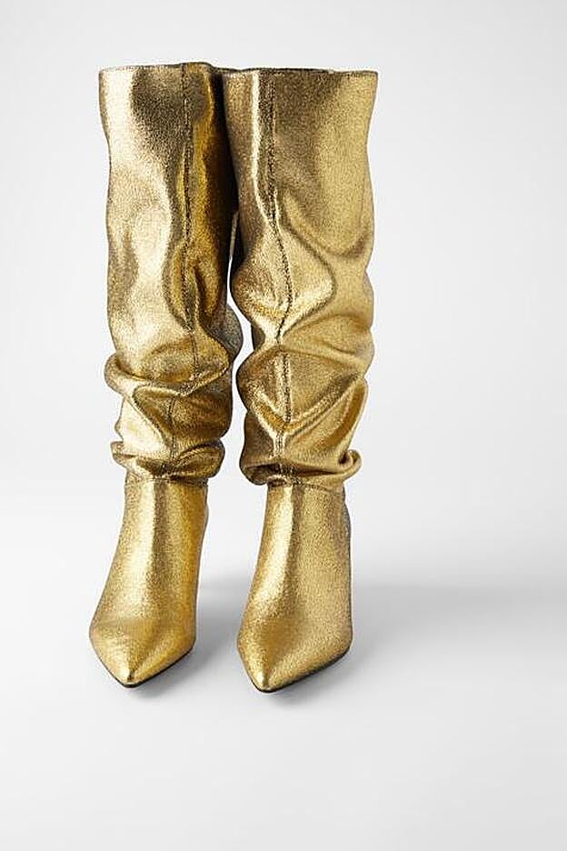 Las espectaculares botas altas doradas que Zara propone esta temporada.