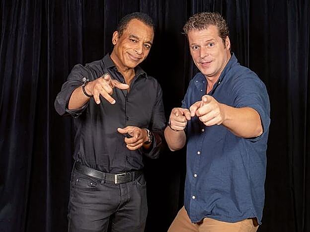 Jon Secada junto a Jota Abril durante la entrevista.