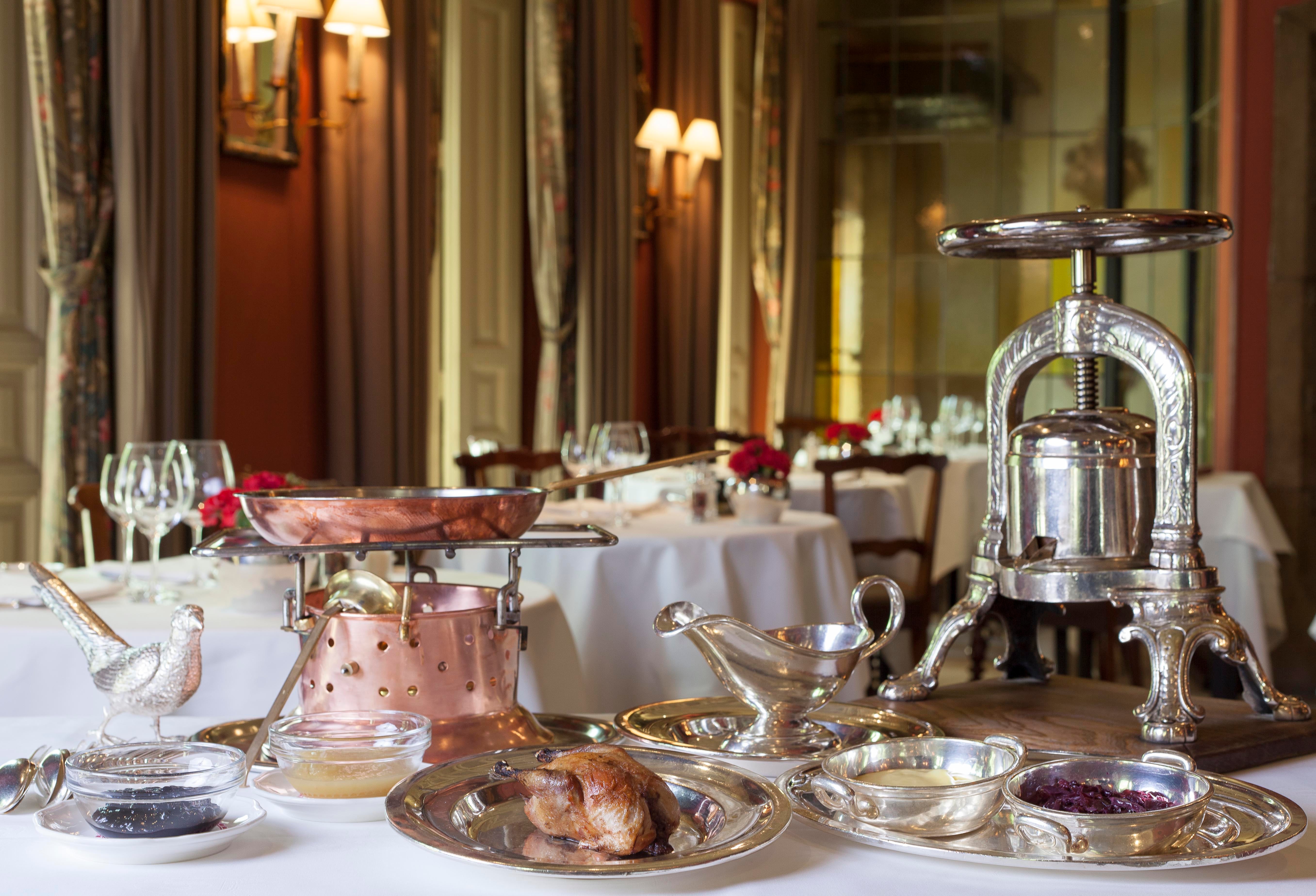 Horcher (Alfonso XII, 6), un clásico de Madrid que conviene revisitar cada cierto tiempo, y más ahora en otoño, que inaugura su temporada de platos de caza.