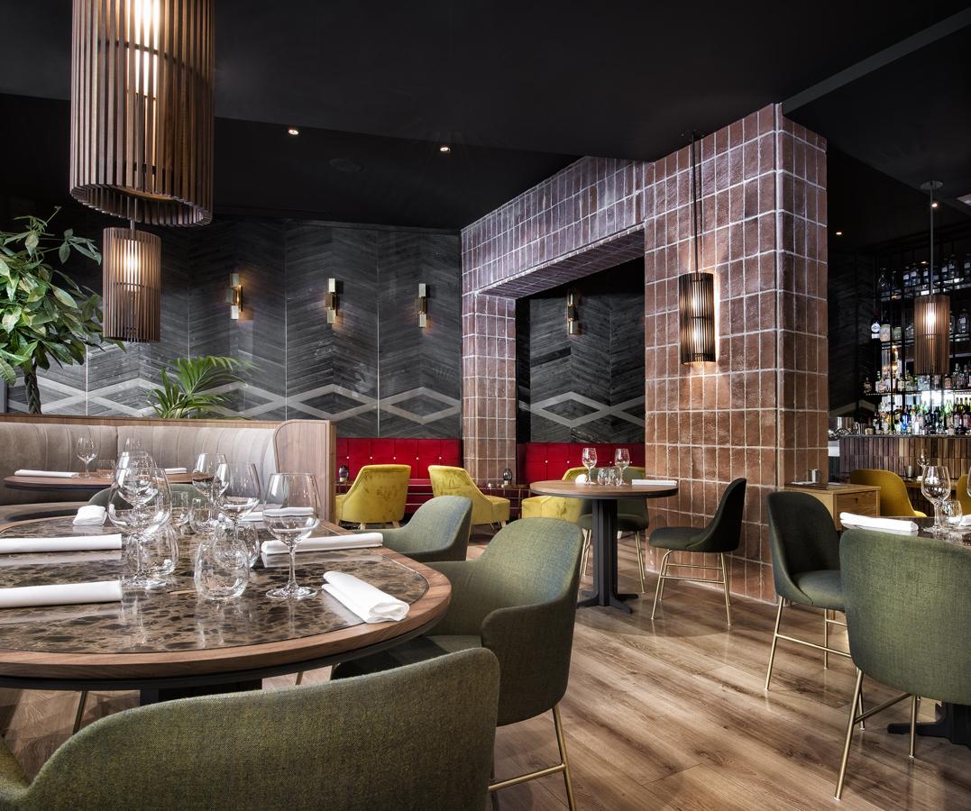 La Cabra (Francisco de Rojas, 2), la nueva propuesta divertida y canalla de Javier Aranda a base de un tapeo creativo, una barra y ambiente de coctelería y 'musicón'.