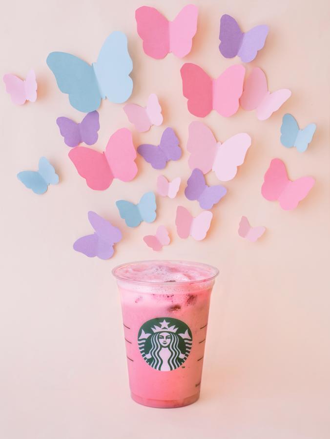 'Berry Drink' es la bebida que ha preparado la marca para el Día del Cáncer de mama. Estará disponible en tiendas del 18 de octubre al 25 y su beneficio íntegro irá a la Asociación Española Contra el Cáncer (AECC).