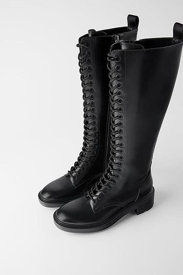 Bota plana cordonera de Zara.