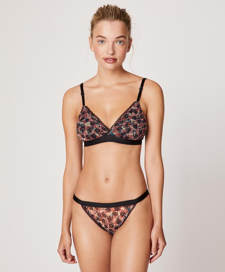 Sujetador estampado de Oysho disponible hasta la talla 100B (16.99 euros).