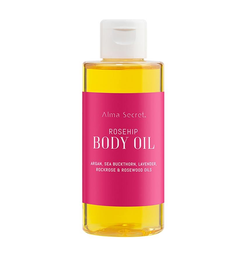 El Aceite de Rosa Mosqueta es un gran conocido de los enfermos oncológicos por sus propiedades hidratantes y regenerantes, tanto para cicatrices superficiales como profundas. Sus ingredientes, además, calman la inflamación. El El 5% de sus beneficios a la Asociación contra el Cáncer de Librilla- Murcia, su ciudad de origen.  Aceite Regenerador con Rosa Mosqueta, Argán y Espino Amarillo de Alma Secret  (30 €).