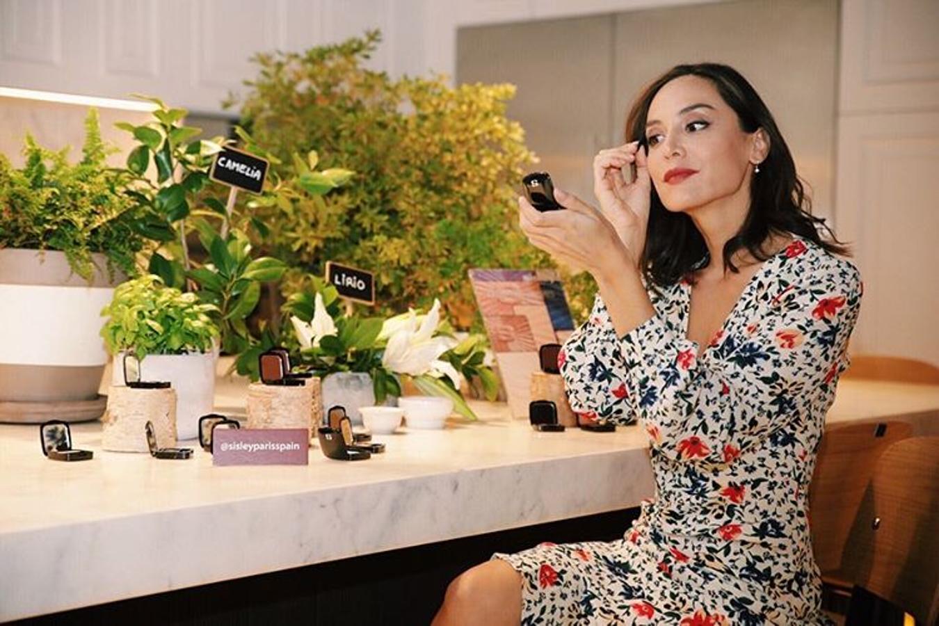 ¿Puede ser más ideal  este vestido de flores de Tamara Falcó ? Eso sí, no esta vez no es 'low cost', pues es de la firma francesa Ba&sh.