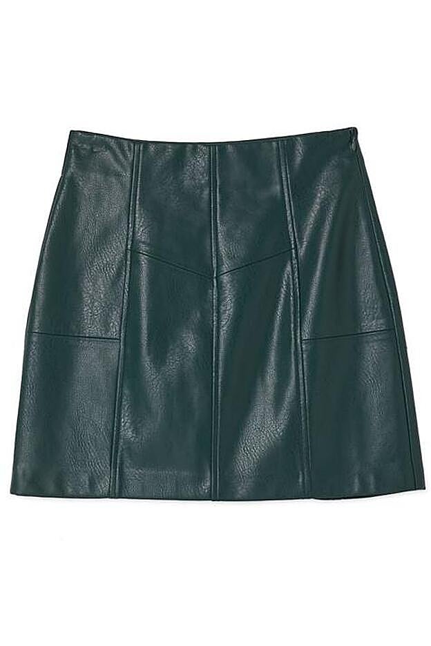 Esta es la falda de efecto piel de Stradivarius que ha llevado Aitana.