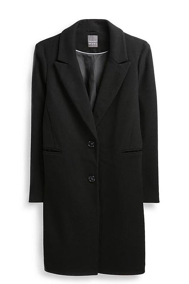 El abrigo de negro de Primark que cuesta 25 euros.