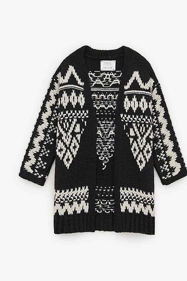 Una chaqueta muy parecida a la que lleva Teresa Bass, de Zara niños.