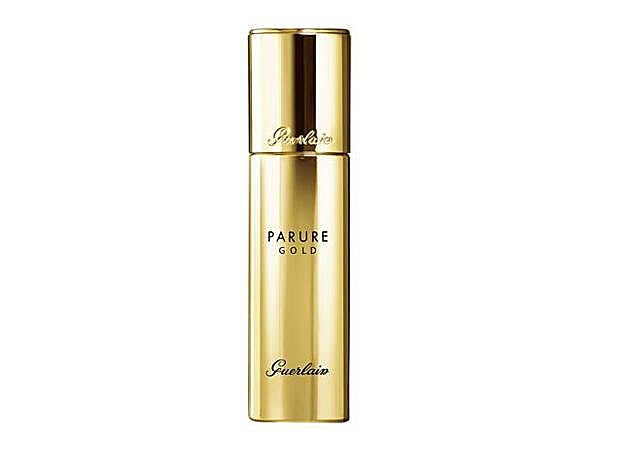 Parure Gold Radiance Foundation de Guerlain (85,80 €).
