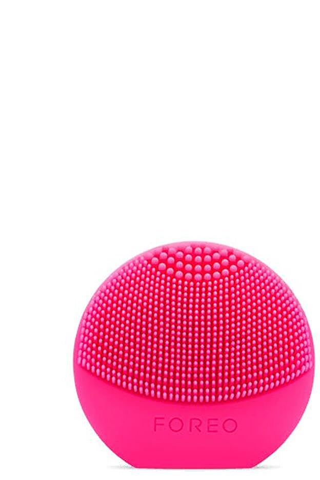 El pequeño dispositivo de limpieza en color rosa.