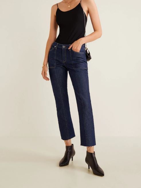 Vaqueros estilo crop con costuras. (15,99 euros).