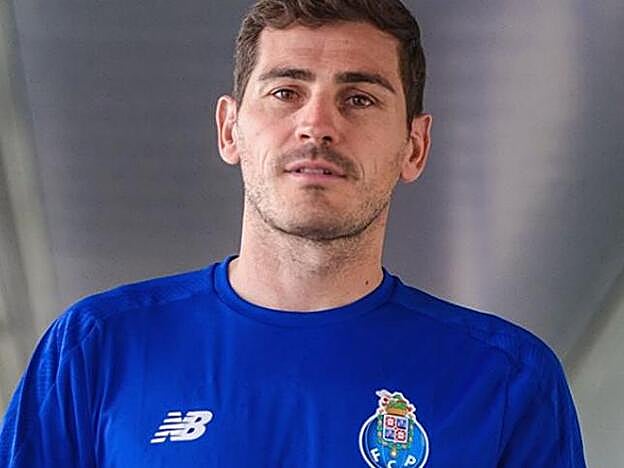 Iker Casillas anuncia su vuelta con esta fotografía en Twitter.