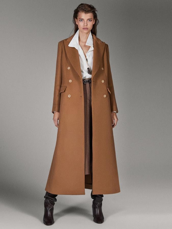 Este maxi abrigo de cashmere en color cámel edición limitada de Massimo Dutti (349 euros).