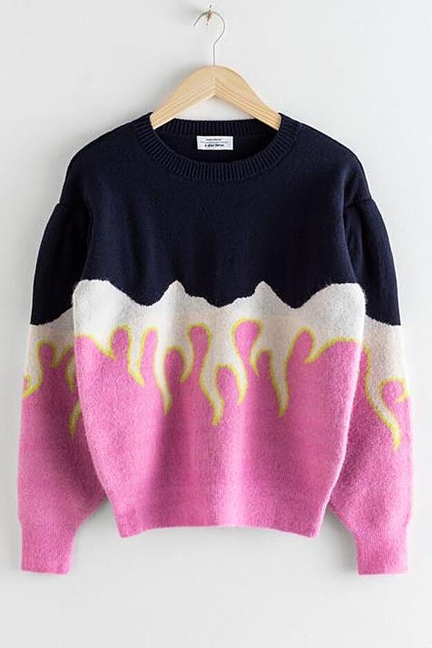 El jersey que lleva María Fernández-Rubíes es de & Other Stories.