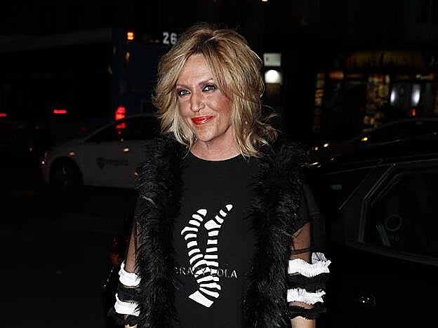 Lydia Lozano a las puertas del cumpleaños de Belén Esteban.