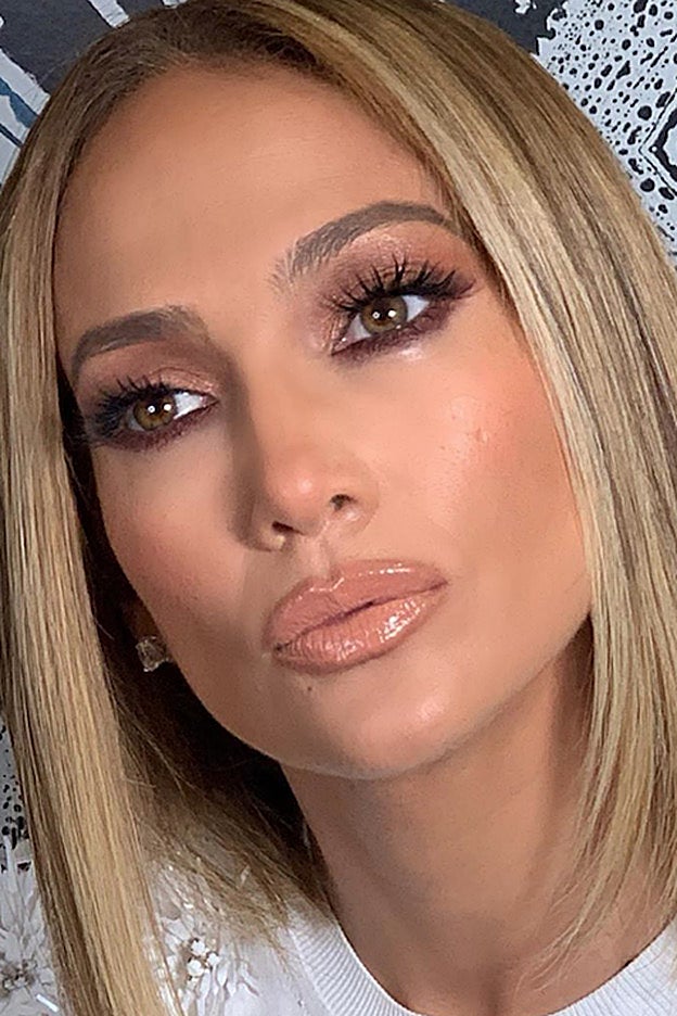 Jennifer Lopez no le tiene miedo al alisado, a pesar de tener poca densidad de cabello.