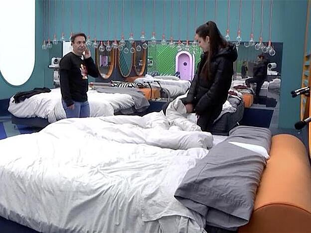 Adara durante su confesión al Maestro Joao de que había enseñado el culo a España durante la noche.