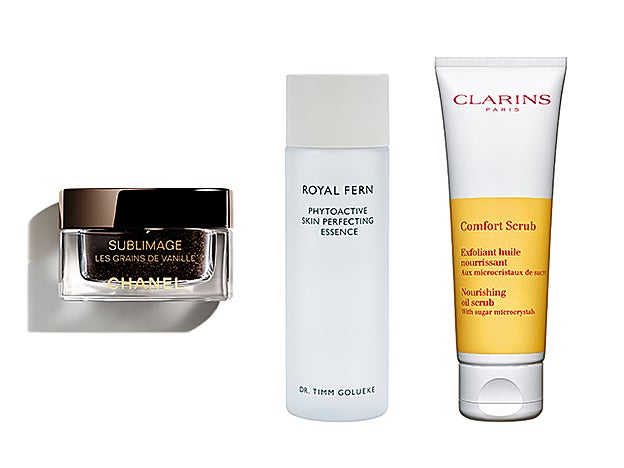 Sublimage Les Grains de Vanille de Chanel (125 €). Phytoactive Skin Perfecting Essence de Royal Fern (79 €). Comfort Scrub Exfoliant Huile Nourrissant de Clarins (37 €).