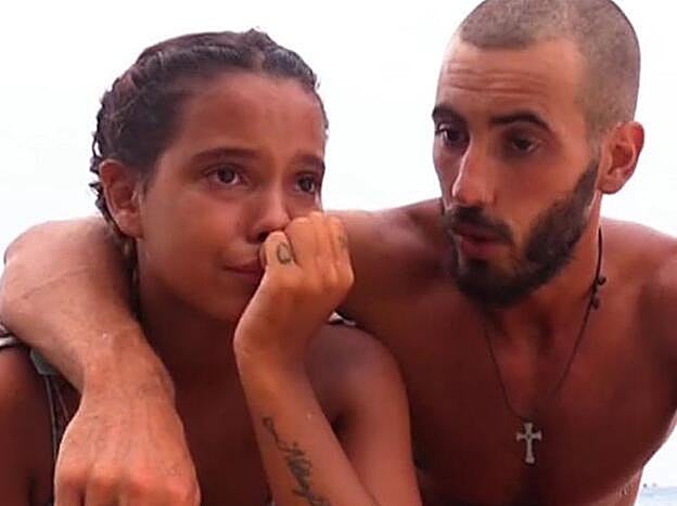 Iván González abraza a Gloria Camila en la edición de 'Supervivientes' en la que coincidieron.