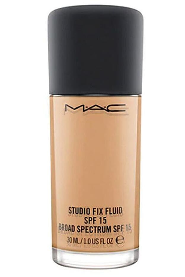 Base de maquillaje Studio FIX Fluid SPF 15, 34 euros.