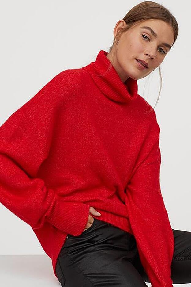 Te proponemos este jersey de H&M en un tono rojo de toda la vida que cuesta menos de 20 euros (19,99).