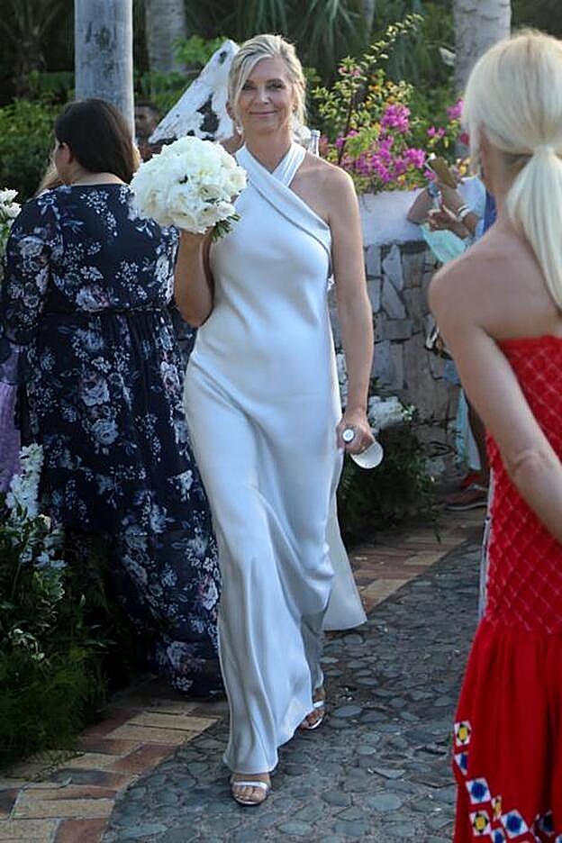 La madre de la novia, Lisa Windsor, fue una de las más elegantes de la boda de Devon Windsor.