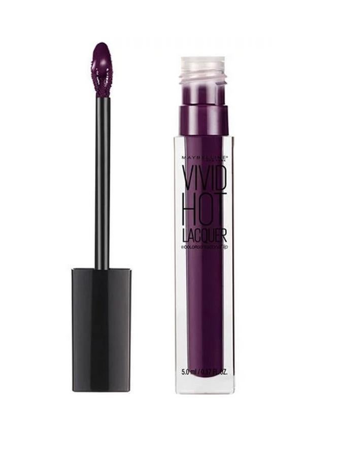 Para aquellas que prefieren un gloss para su look de belleza de fiesta, Maybelline tiene el pintalabios Vivid Hot Lacquer, una colección de acabados lacados súper brillantes en siete tonos. Nos ha gustado especialmente el berenjena, que tiene un precio de 7 euros.