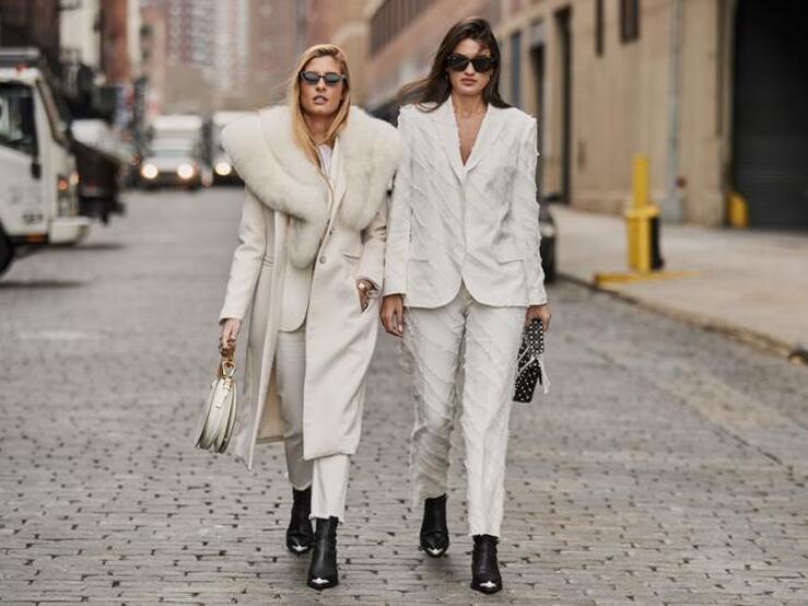 Fotos: El street style ha hablado, el total white es el look de la temporada