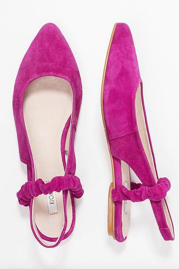 Con tacón bajo y cinta a la altura del empeine, esta opción de Kimoni es perfecta.