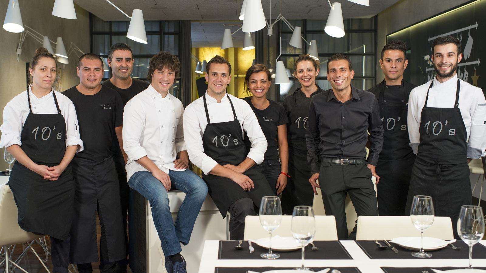 El cocinero Jordi Cruz (en medio), en el restaurante ABaC de Barcelona.