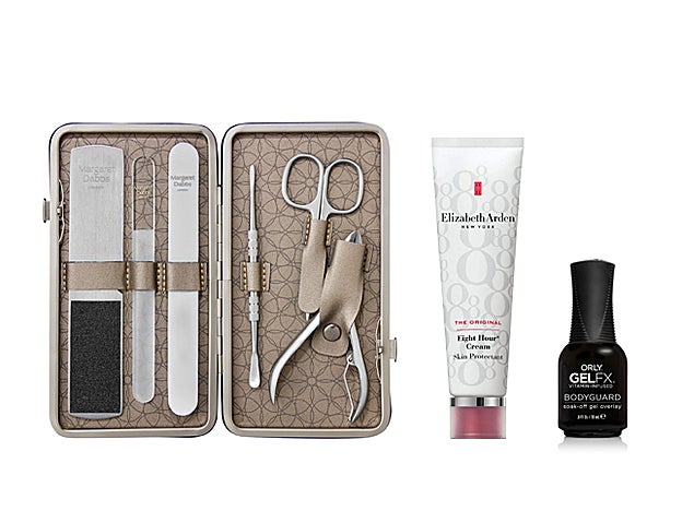 Luxury Manicure & Pedicure Set de Margaret Dabds (123,50 €). Eight Hours Cream Skin Protectant de Elizabeth Arden (35 €). Base y top coat Bodyguard de Orly (38,40 €).
