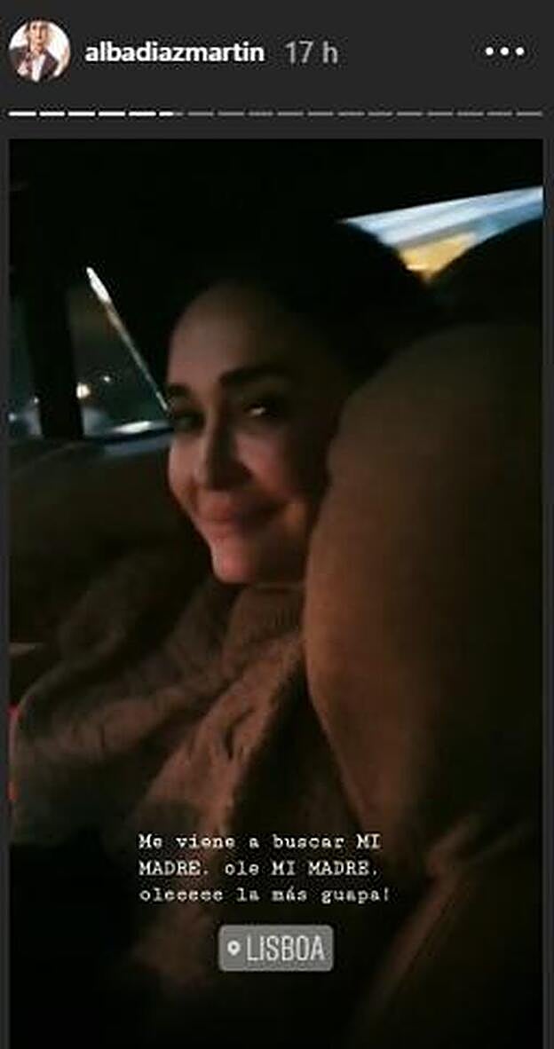 Alba Díaz se va de fiesta con su madre.