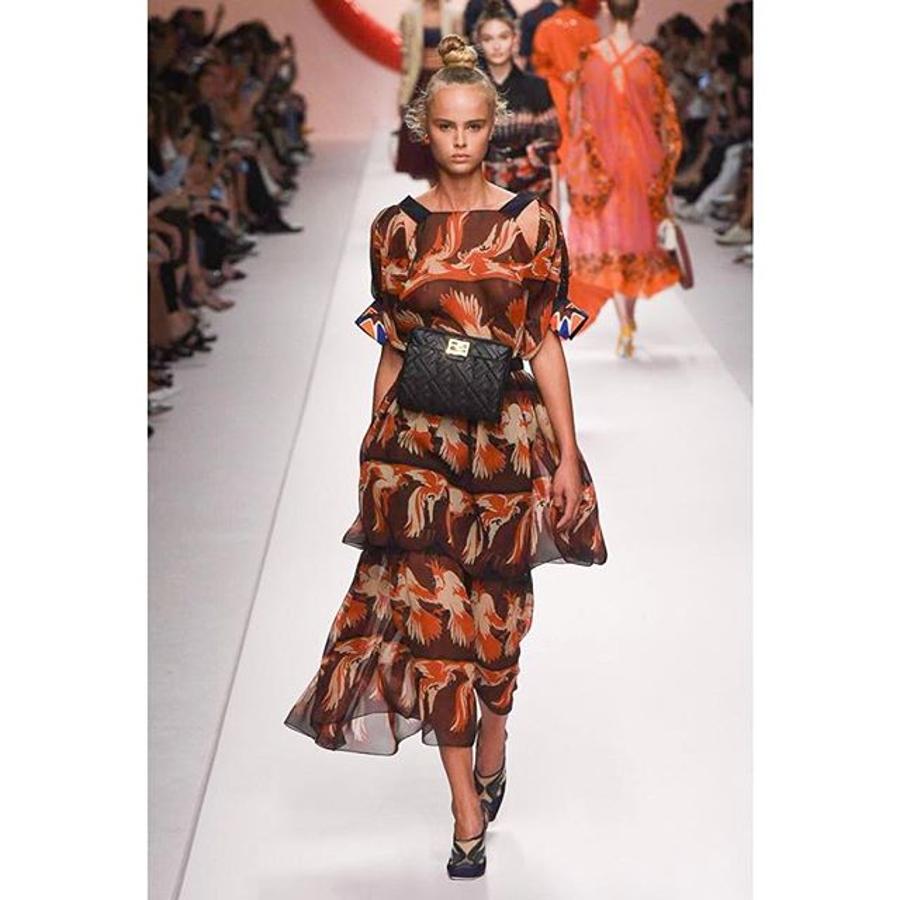 Olvia Vinten, con uno de los looks del desfile de Fendi en la Semana de la Moda de Milán.