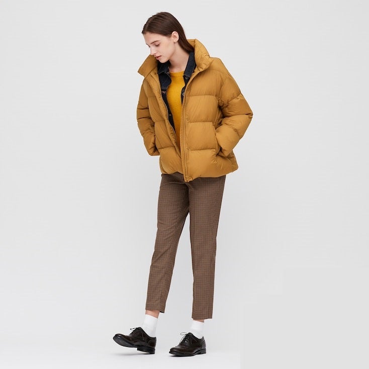 Uniqlo tiene los abrigos de plumas más ligeros y cómodos de la temporada. ¡Y en multitud de colores! Ficha este por 69,90 euros.